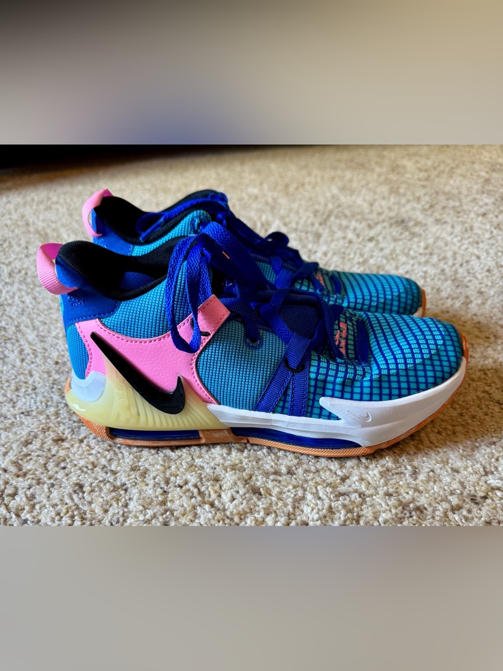 Nike LeBron Witness 7 Hyper Royal Pink Size 6Y☆ EUC ☆ Boys Basketball Shoes